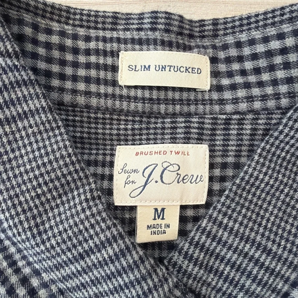 J Cew Slim Button Down Shirt Mens Size Medium M Untucked Check Plaid Long Sleeve
